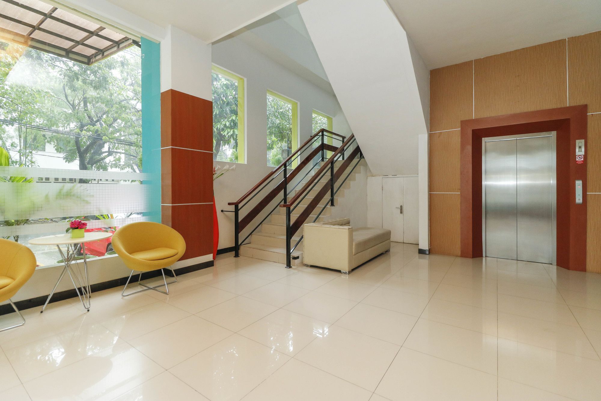 Hotel RedDoorz Plus near Pantai Losari Macasar Exterior foto